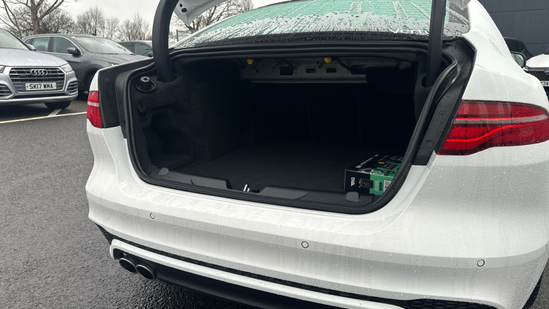 Jaguar XE 2.0 D200 R-Dynamic SE 4dr Auto Diesel Saloon